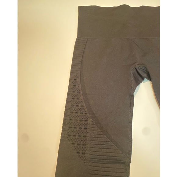 FASHION NOVA HIGH WAISTED BLACK LEGGINGS - Picture 2 of 2